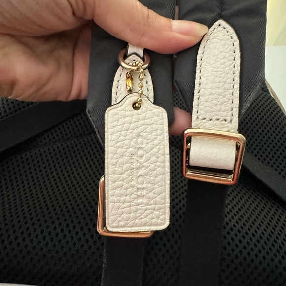 Coach Court Signature Backpack - Picture 9 of 11